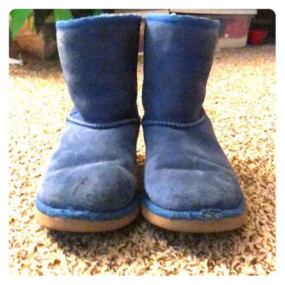 Blue Uggs size 2 but fits like 4 - Picture 1 of 5